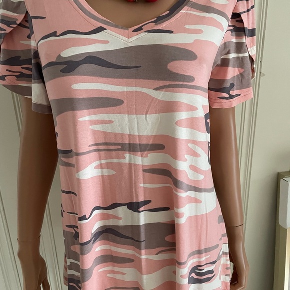 New listing *****Top pretty beige peach mix size large - Picture 6 of 6